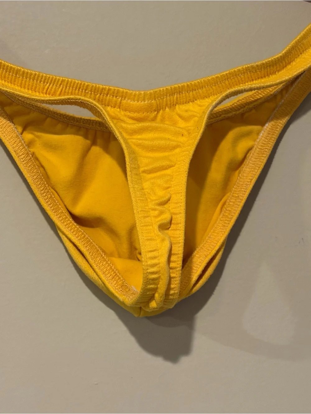 N/A yellow men’s